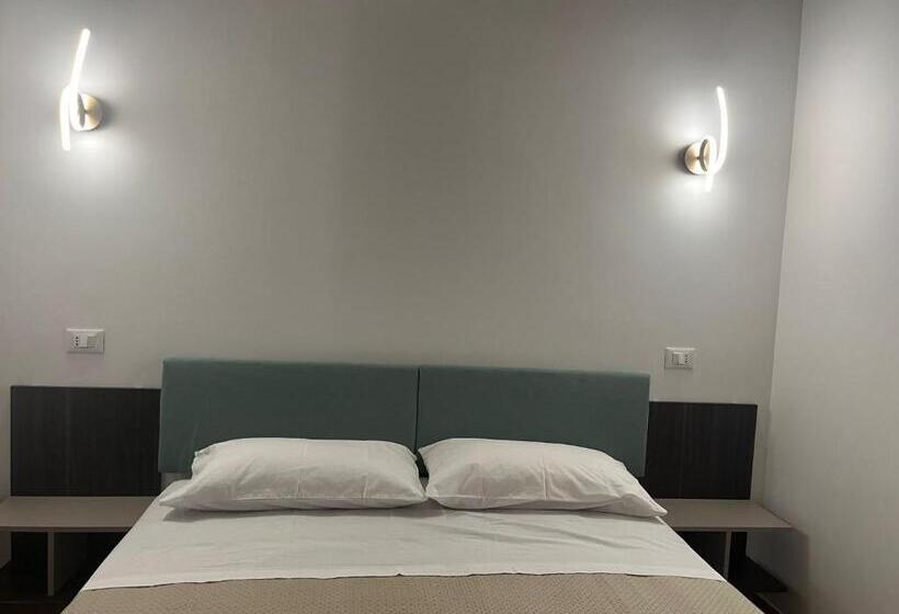 اتاق لوکس با بالکن, Al Duomo Suites