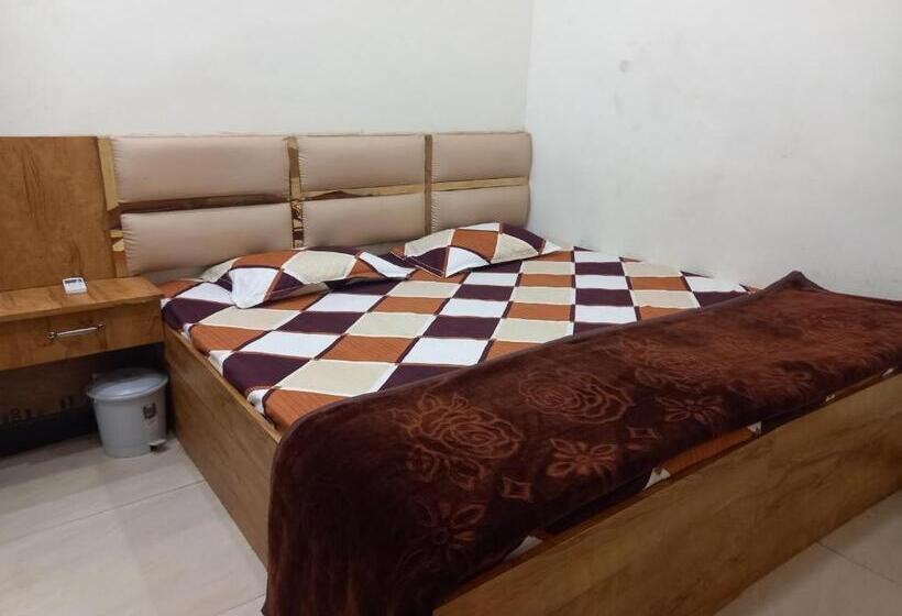 غرفة ديلوكس, Yuvan Palace