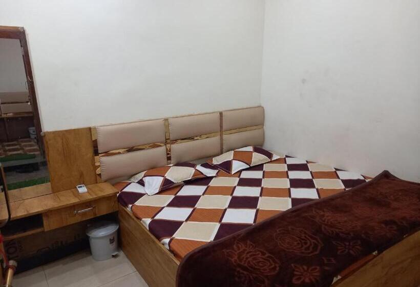 غرفة ديلوكس, Yuvan Palace