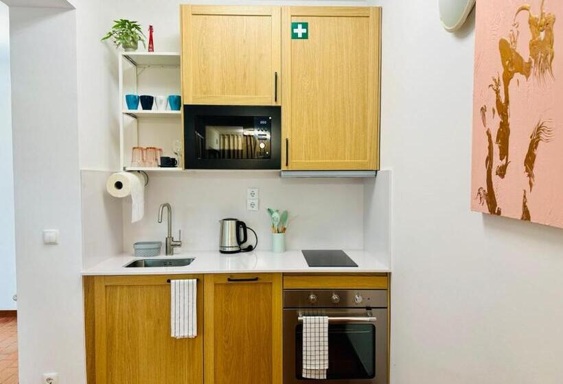 اتاق لوکس, Aomo Art Space Hostel