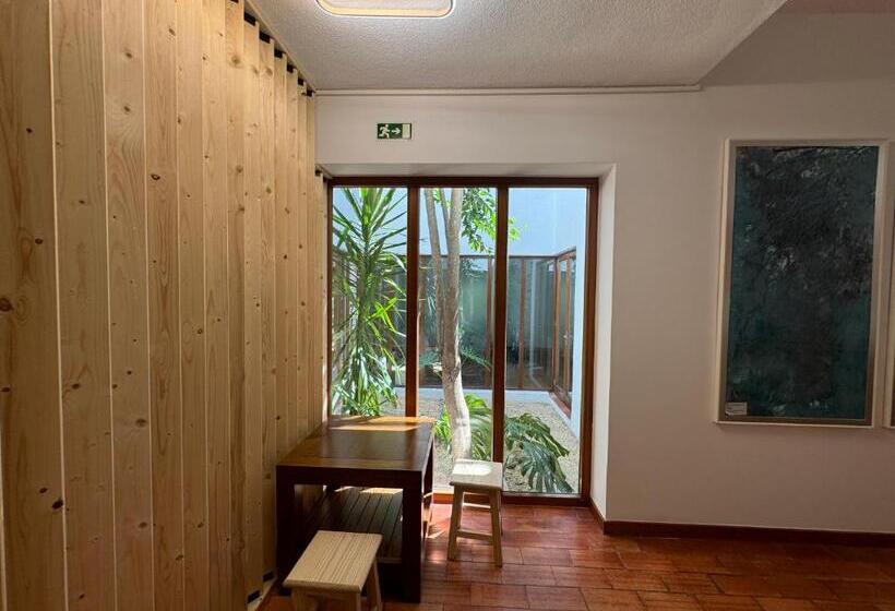اتاق لوکس خانوادگی, Aomo Art Space Hostel
