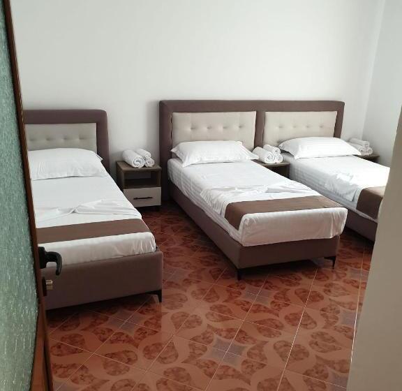 اتاق استاندارد سه نفره, Centre Vlore Guest House