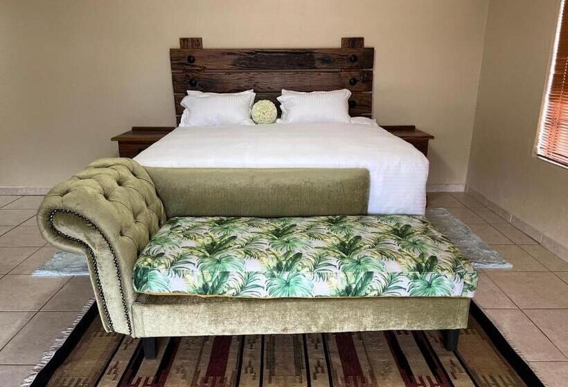 اتاق استاندارد با بالکن, Lizzards Villa Guest House