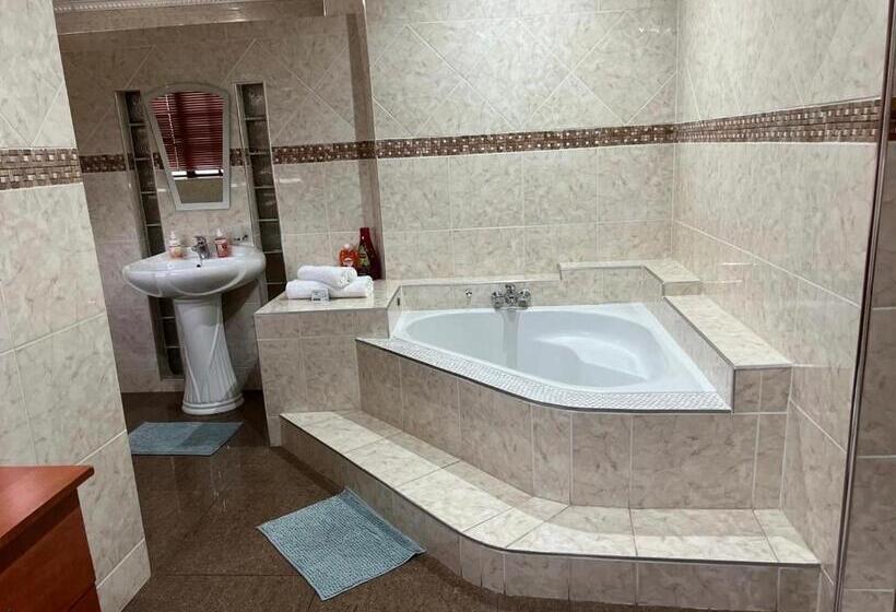 اتاق استاندارد با چشم‌انداز کوهستان, Lizzards Villa Guest House