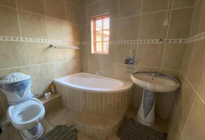 اتاق استاندارد با چشم‌انداز کوهستان, Lizzards Villa Guest House
