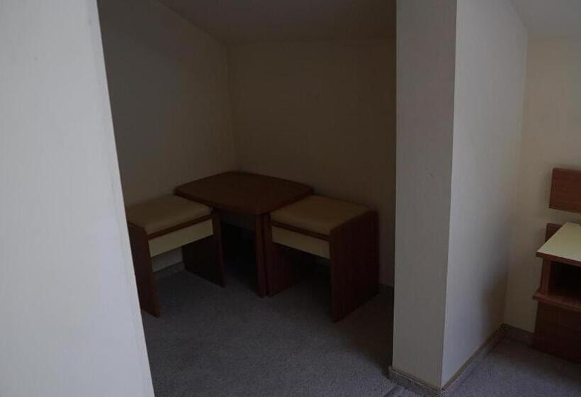 اتاق لوکس, Vila Rosa Maria