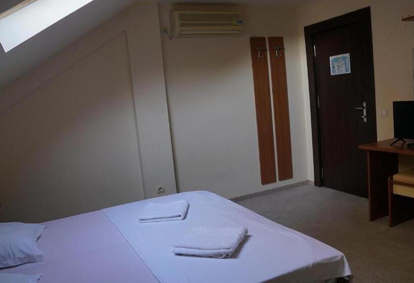 اتاق لوکس, Vila Rosa Maria