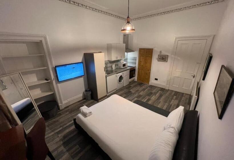 استودیوی استاندارد, Queens Park Studio