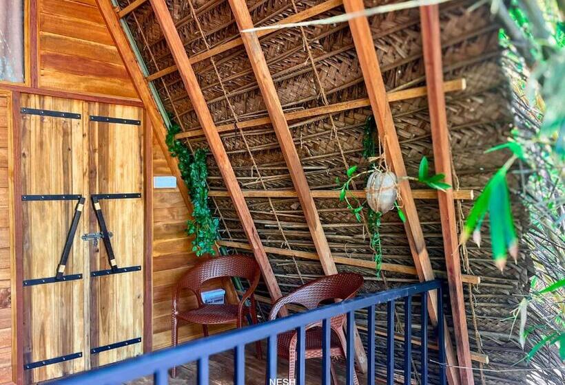 اتاق استاندارد سه تخته با چشم‌انداز استخر, Tantor Resort Habarana