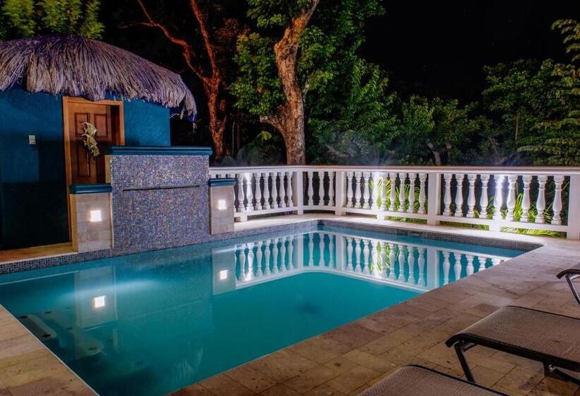 Deluxe Suite King Bed, Seaside Inn Roatan