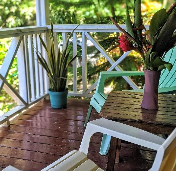 بانگلوی استاندارد, Seaside Inn Roatan