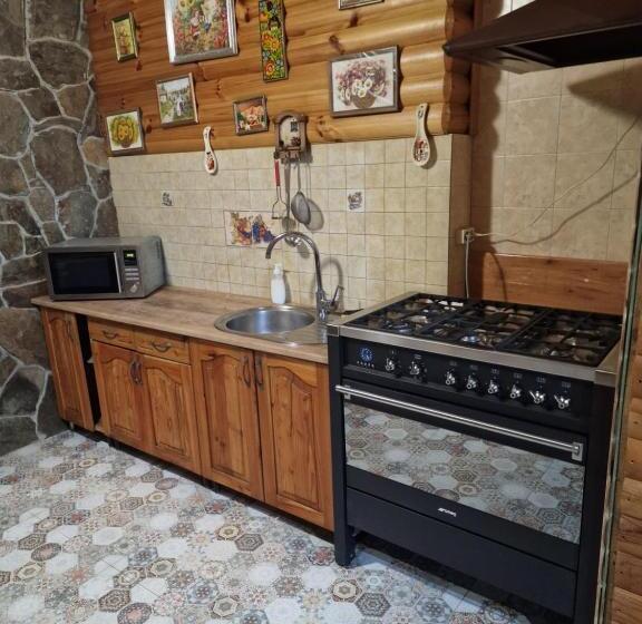 سوییت, гуцульська хата