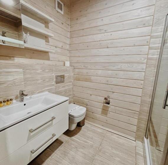 Comfort room with balcony, Wellland