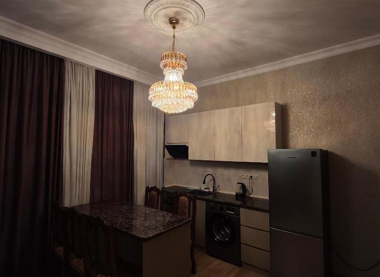 سوییت خانوادگی, Apartment Cozy House 1