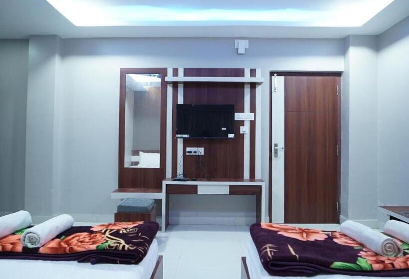 اتاق لوکس چهار تخته, Diya Lodge !! Near Toy Train Park !! New Digha !!