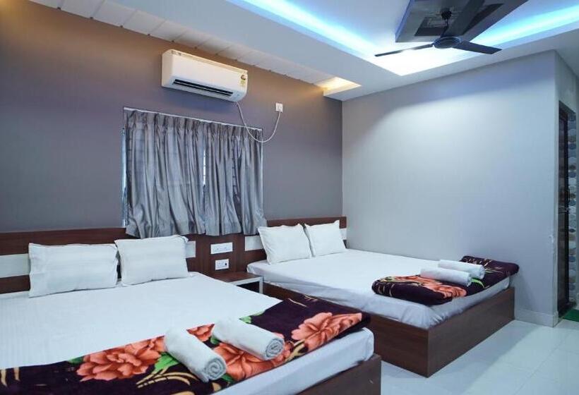 اتاق لوکس چهار تخته, Diya Lodge !! Near Toy Train Park !! New Digha !!