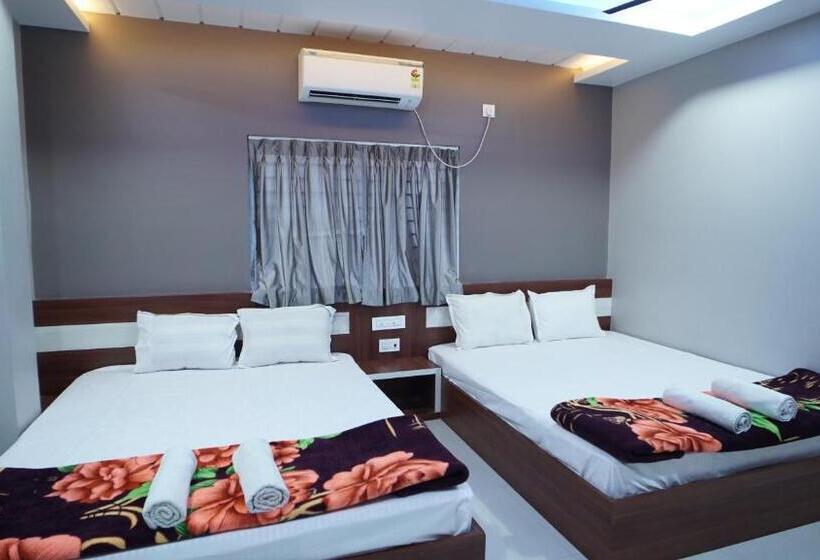اتاق لوکس چهار تخته, Diya Lodge !! Near Toy Train Park !! New Digha !!