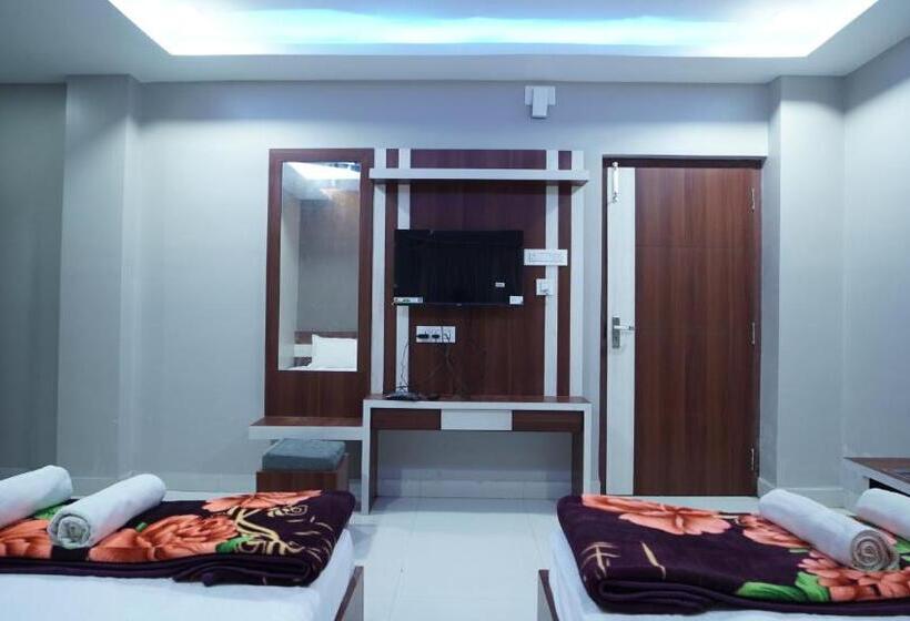 اتاق لوکس چهار تخته, Diya Lodge !! Near Toy Train Park !! New Digha !!