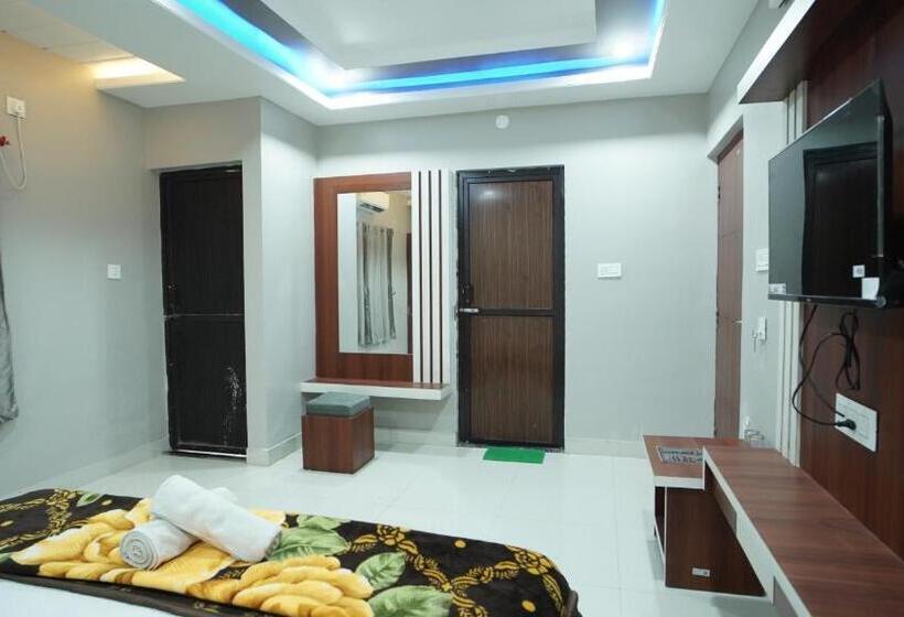 سوییت, Diya Lodge !! Near Toy Train Park !! New Digha !!