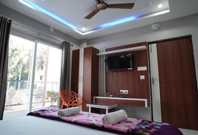 اتاق لوکس با تخت بزرگ, Diya Lodge !! Near Toy Train Park !! New Digha !!