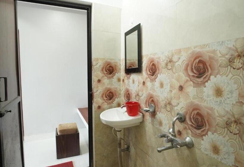 اتاق لوکس با تخت بزرگ, Diya Lodge !! Near Toy Train Park !! New Digha !!
