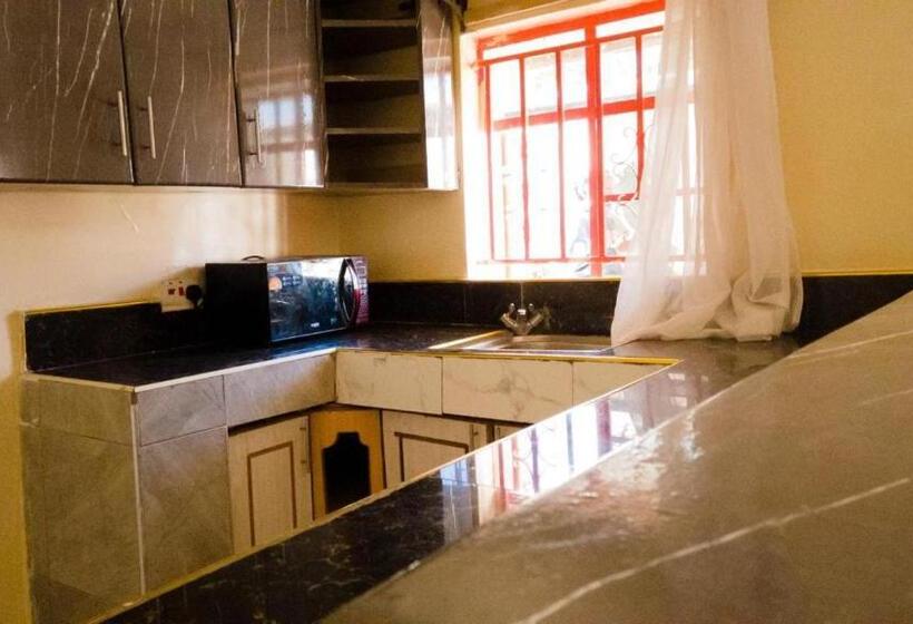 اتاق لوکس با بالکن, Lakewood City Resort Mai Mahiu