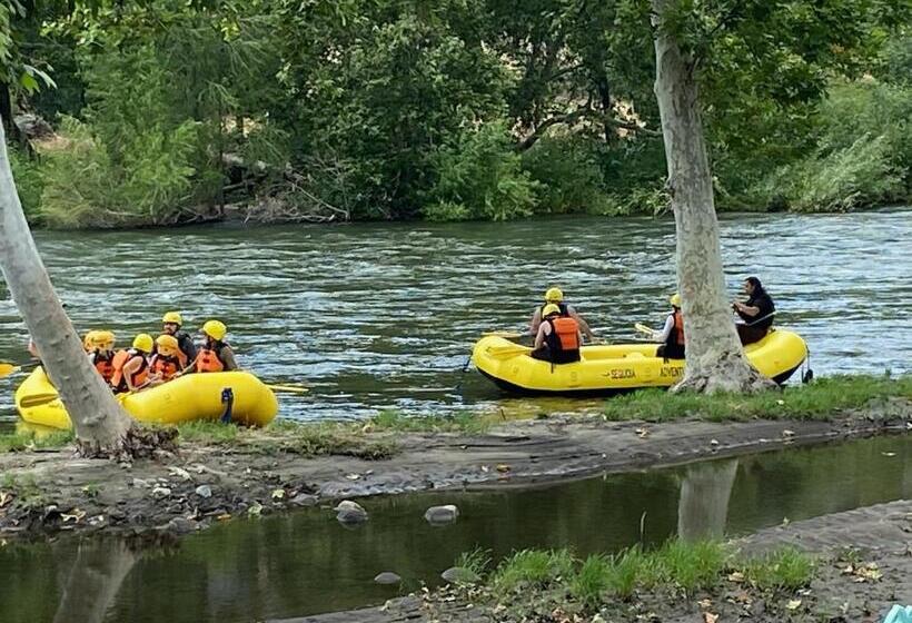 بانگلوی استاندارد, Sequoia River Front Cabins