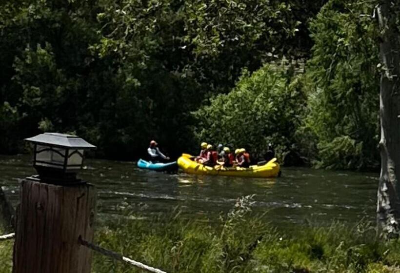 بانگلوی استاندارد, Sequoia River Front Cabins