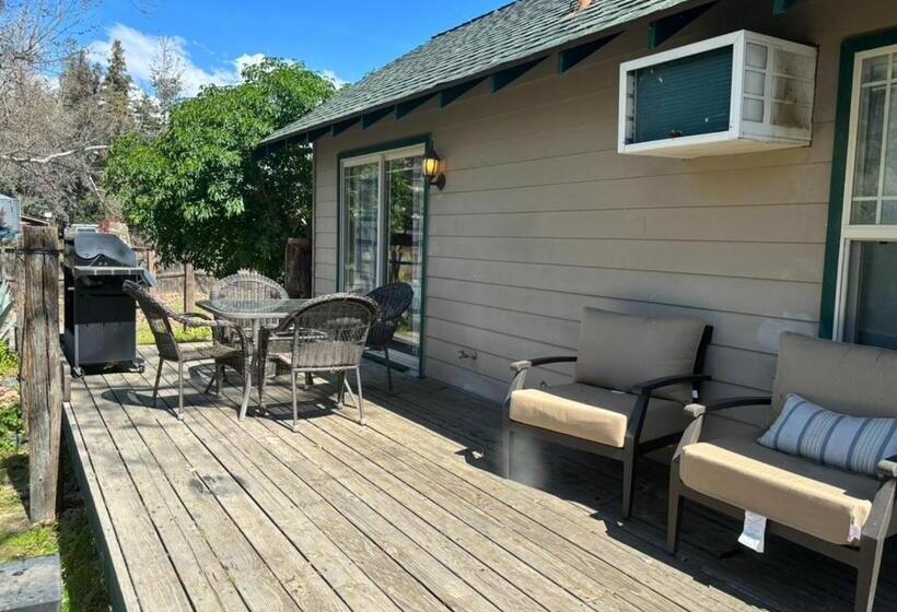 آپارتمان 2 خوابه, Sequoia River Front Cabins