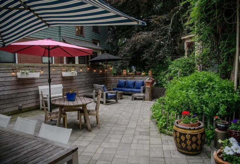 Standard Triple Room with Terrace, 254 South Union Street Guest House