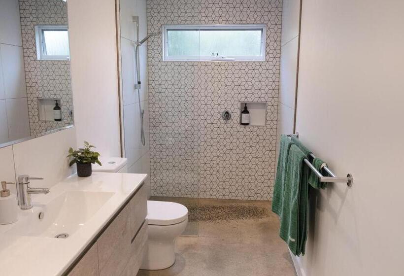 اتاق لوکس با تخت بزرگ, Port Fairy Bnb   The Green Suite