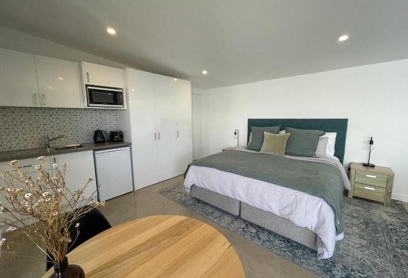 اتاق لوکس با تخت بزرگ, Port Fairy Bnb   The Green Suite