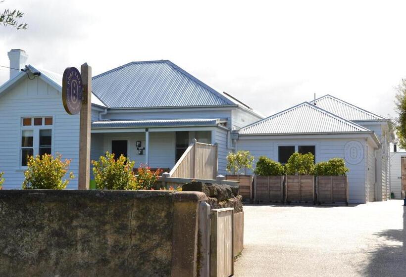 اتاق لوکس با تخت بزرگ, Port Fairy Bnb   The Green Suite