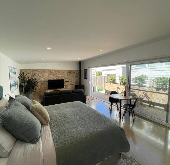 اتاق لوکس با تخت بزرگ, Port Fairy Bnb   The Green Suite