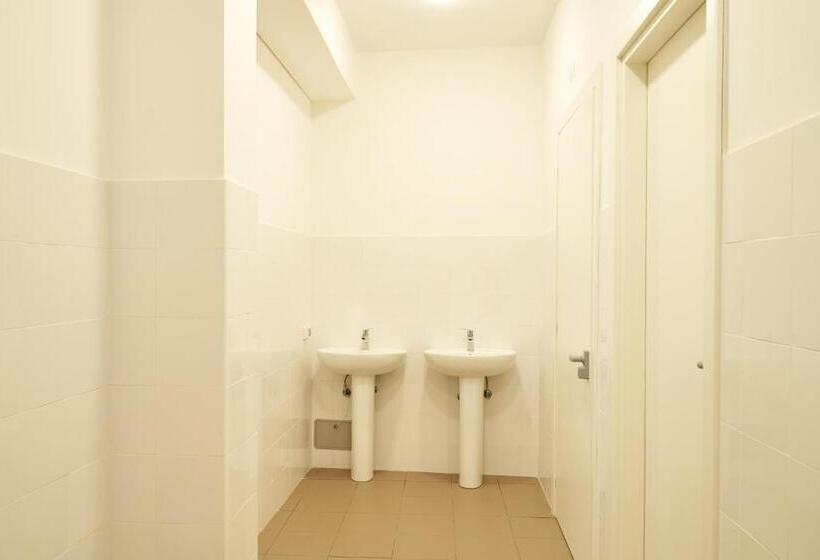تختخواب در اتاق مشترک, Hub Portanova