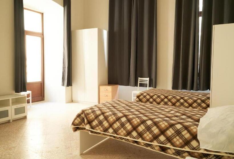تختخواب در اتاق مشترک, Hub Portanova