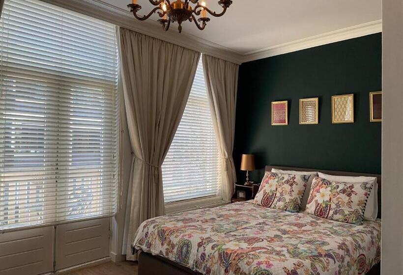 اتاق لوکس با بالکن, Comfortable Stylish Room In City Centre Of The Hague