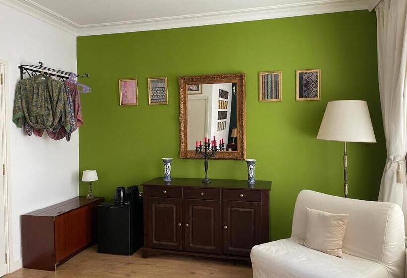 اتاق لوکس با بالکن, Comfortable Stylish Room In City Centre Of The Hague