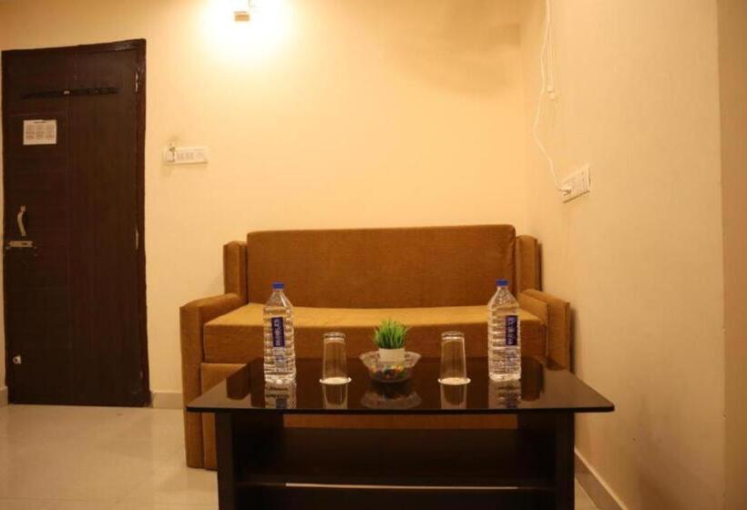 اتاق لوکس, Grand Resort Puri   Swimming Pool And Garden, Near Sea Beach And Temple Fully Air Conditioned