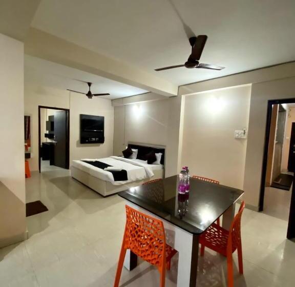 اتاق لوکس, Grand Resort Puri   Swimming Pool And Garden, Near Sea Beach And Temple Fully Air Conditioned