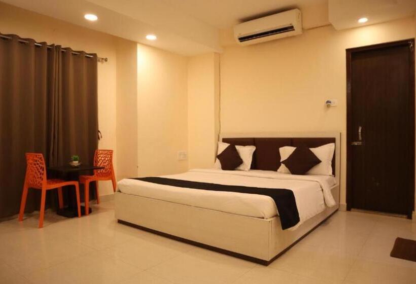 اتاق لوکس, Grand Resort Puri   Swimming Pool And Garden, Near Sea Beach And Temple Fully Air Conditioned