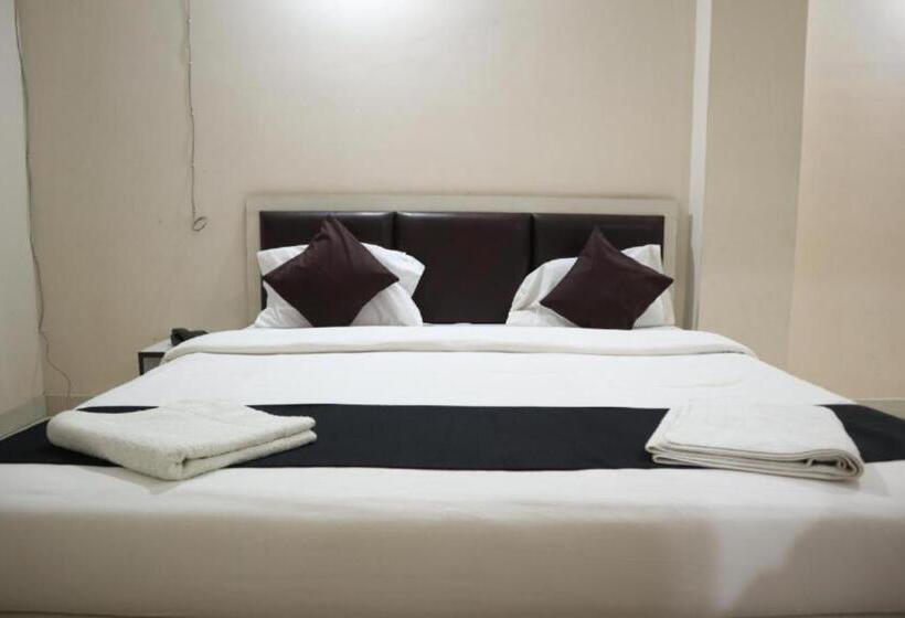 اتاق لوکس, Grand Resort Puri   Swimming Pool And Garden, Near Sea Beach And Temple Fully Air Conditioned
