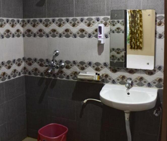 اتاق لوکس چهار تخته, Grand Resort Puri   Swimming Pool And Garden, Near Sea Beach And Temple Fully Air Conditioned