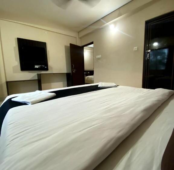 اتاق لوکس چهار تخته, Grand Resort Puri   Swimming Pool And Garden, Near Sea Beach And Temple Fully Air Conditioned