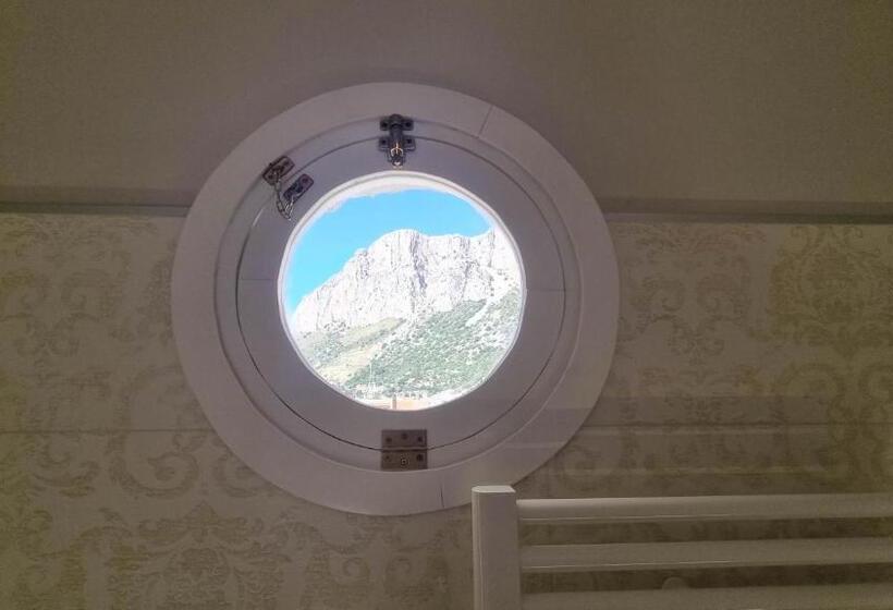 اتاق لوکس, Le Tre Ninfe Cinisi