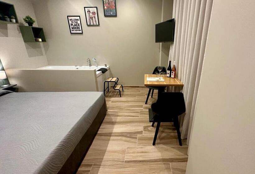 اتاق لوکس, Qualora Room & Suite