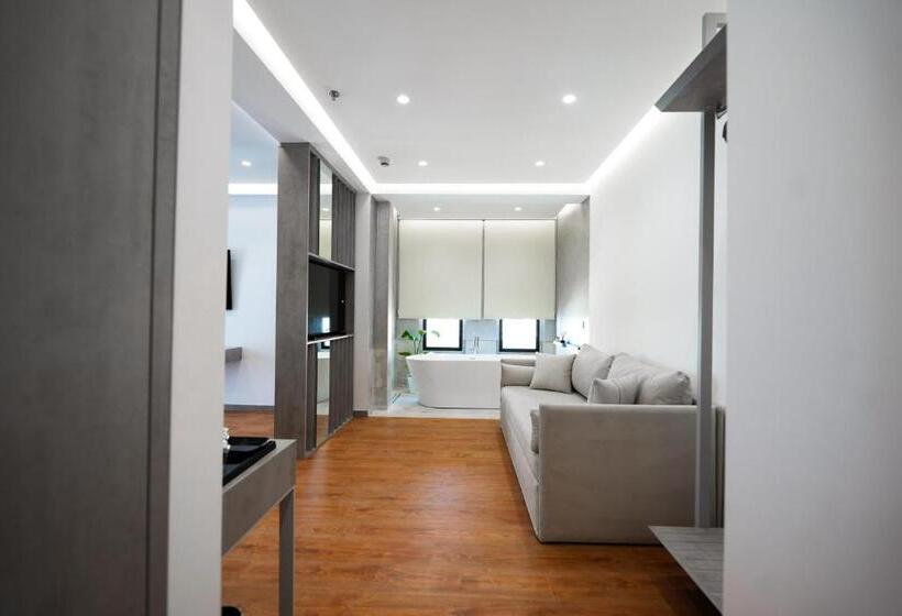 سوییت, Naos Luxury