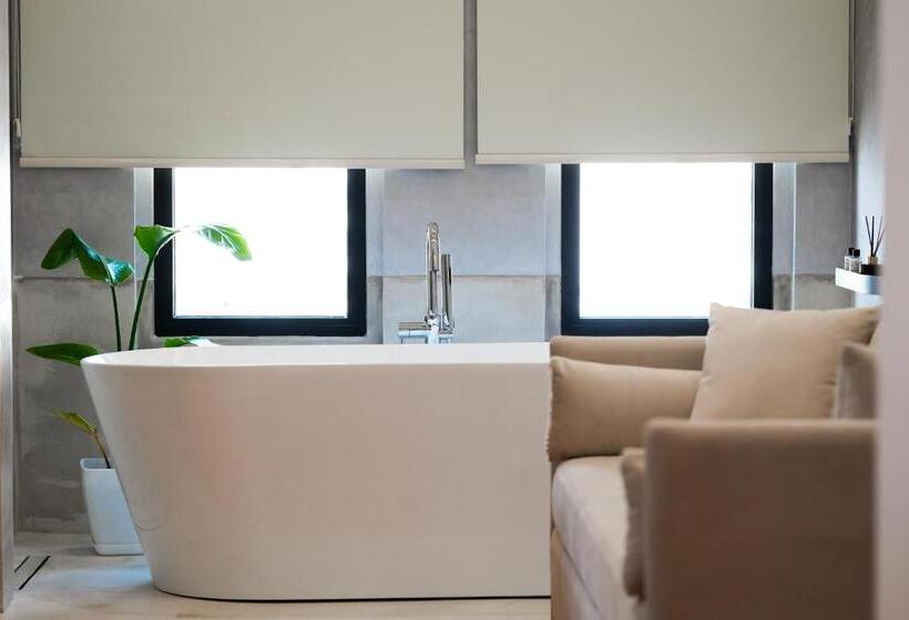 سوییت, Naos Luxury