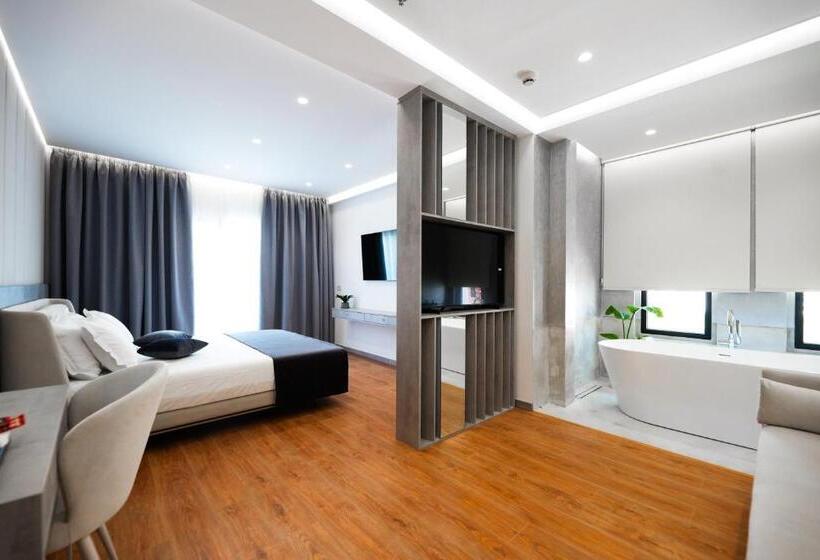 سوییت, Naos Luxury