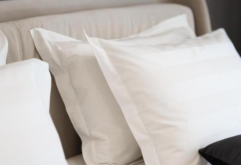 اتاق استاندارد سه نفره, Naos Luxury
